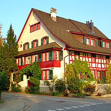 Idyllische Wohnhäuser in der Gemeinde Lindau.